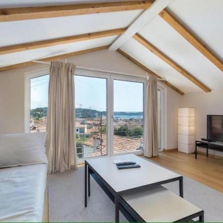 로비니 Sea View House Fontera 아파트 외부 사진