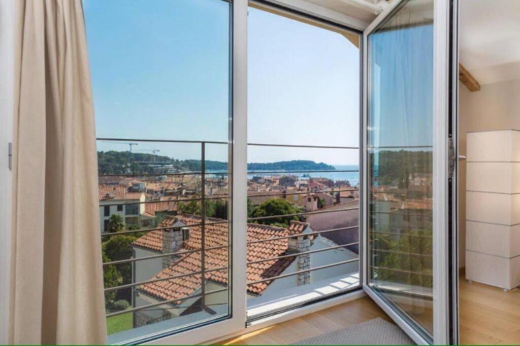 로비니 Sea View House Fontera 아파트 외부 사진