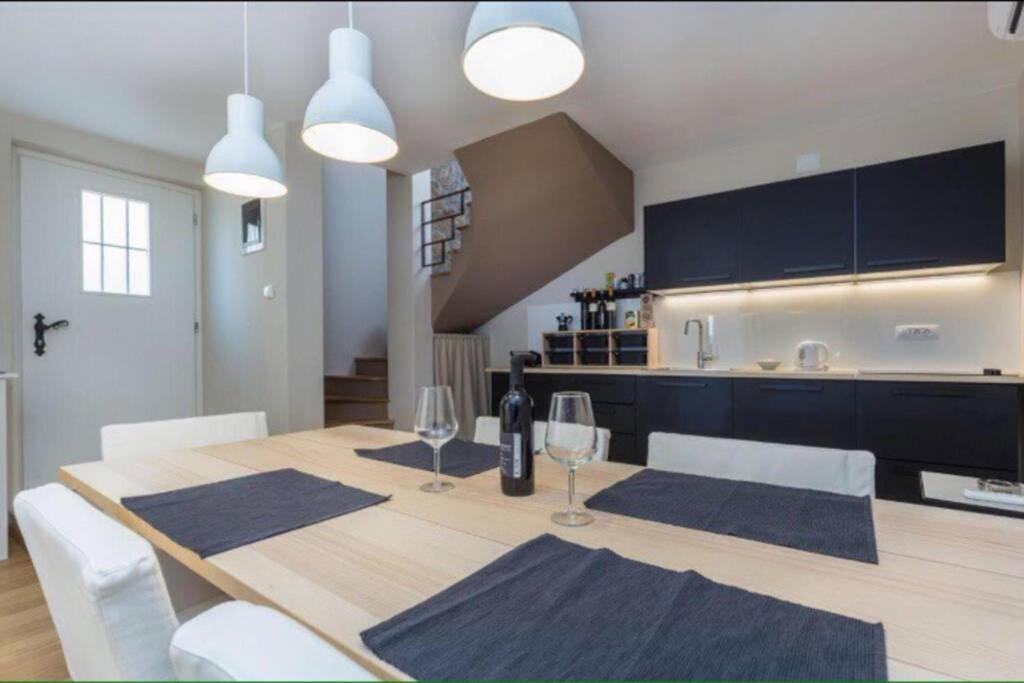 로비니 Sea View House Fontera 아파트 외부 사진