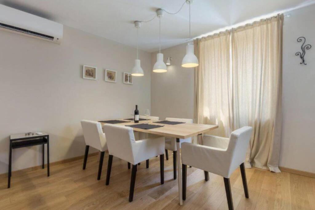 로비니 Sea View House Fontera 아파트 외부 사진
