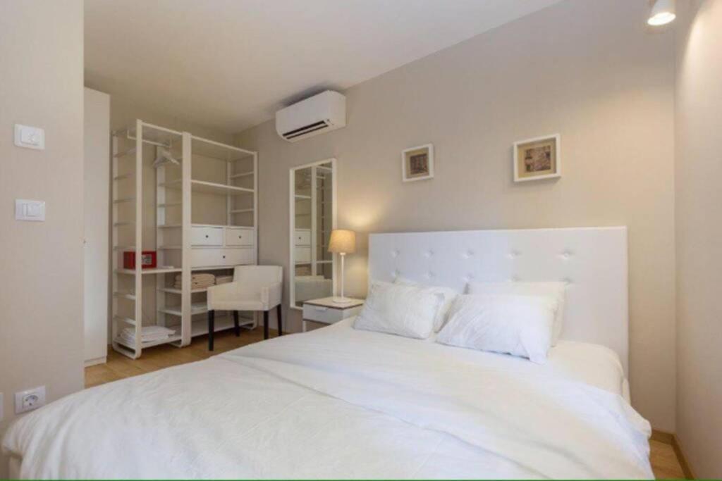 로비니 Sea View House Fontera 아파트 외부 사진