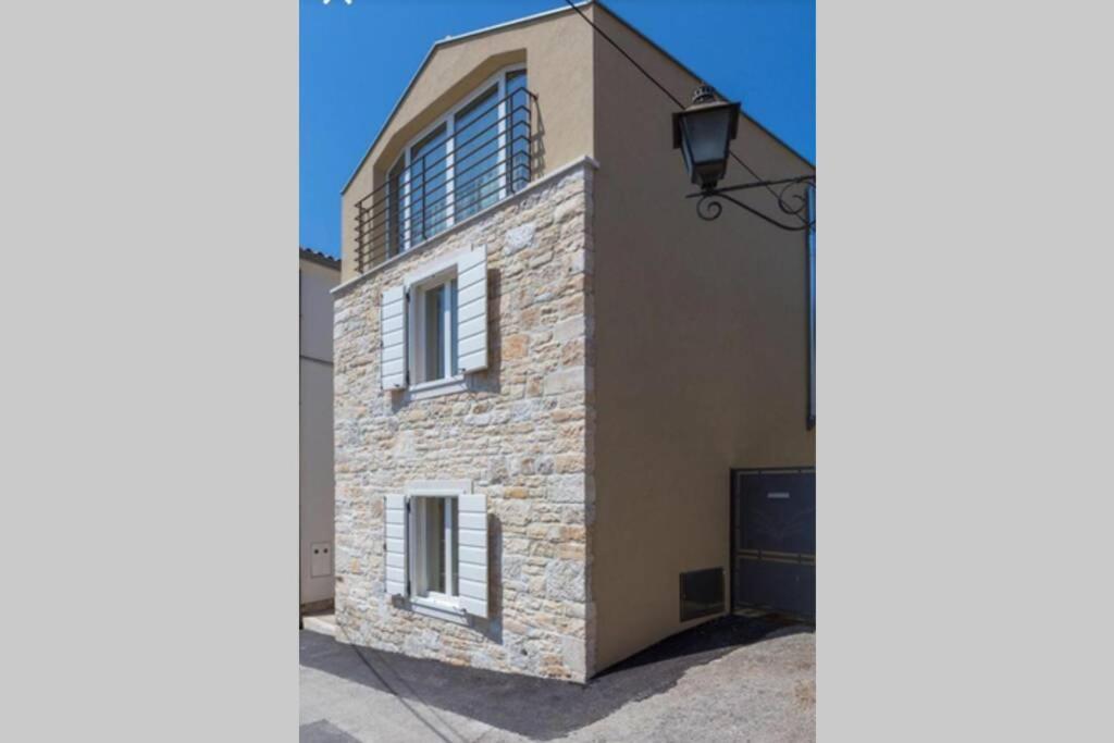 로비니 Sea View House Fontera 아파트 외부 사진
