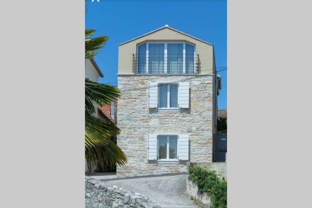 로비니 Sea View House Fontera 아파트 외부 사진